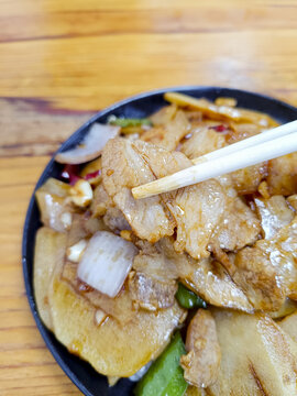 土豆回锅肉盖饭
