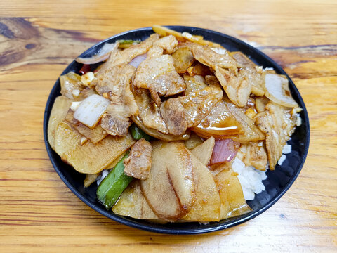 土豆回锅肉盖饭