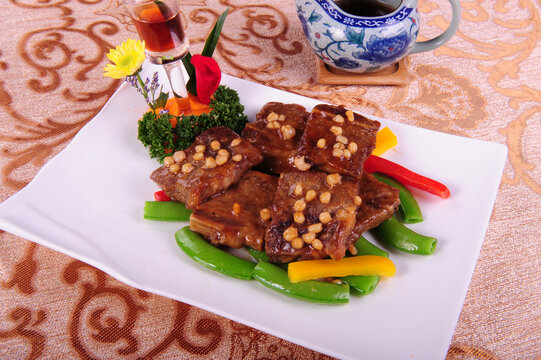 烧汁燕麦炒牛仔骨