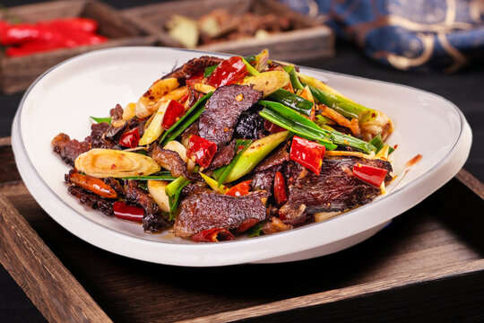 大蒜炒腊牛肉