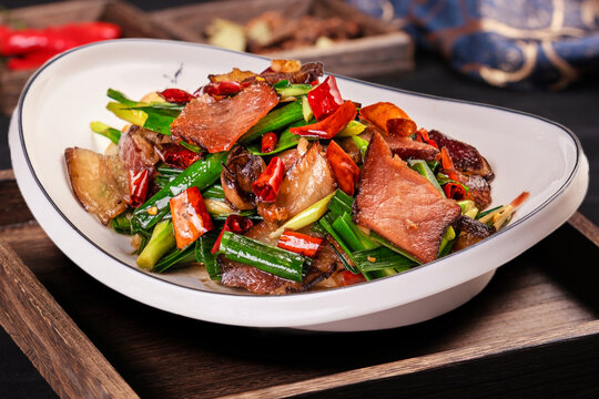 大蒜炒腊肉