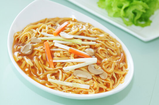 鲍汁三菇面