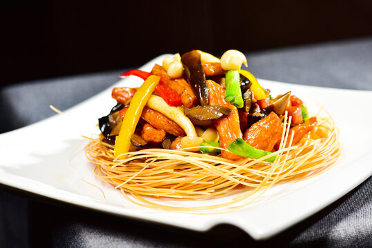 鸡枞菌炒松板肉