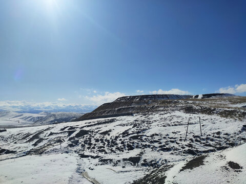 雪山阳光