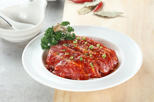 烤调味牛腩排