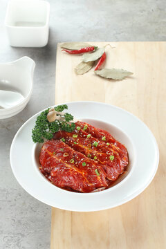 烤调味牛腩排