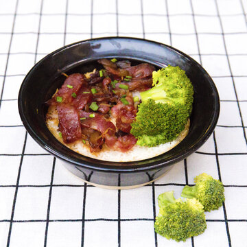 腊肠腊肉煲仔饭