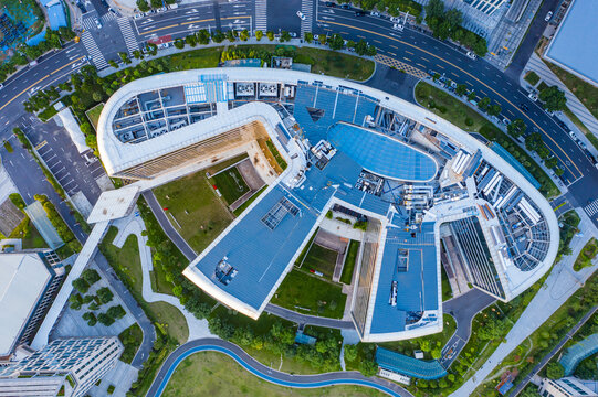 航拍龙子湖智慧岛大厦爪子形状楼