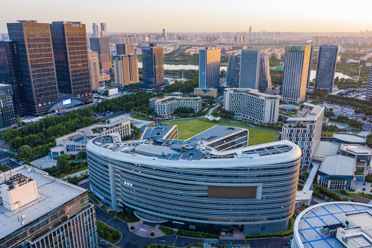 航拍龙子湖智慧岛大厦爪子形状楼