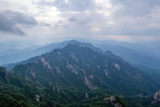 航拍大山云彩