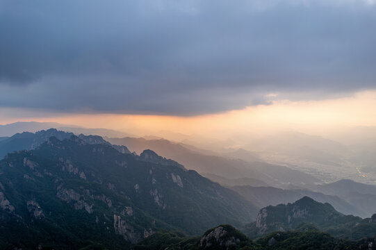 航拍大山云彩