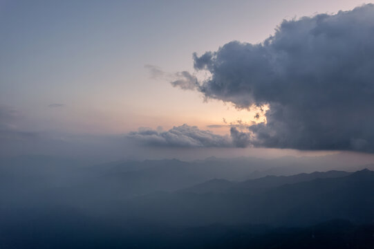 航拍大山云彩