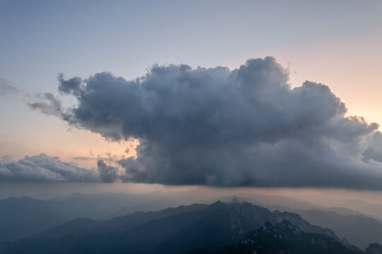 航拍大山云彩