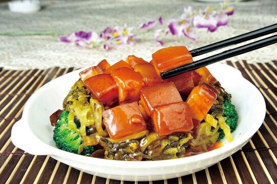 酸菜红烧肉