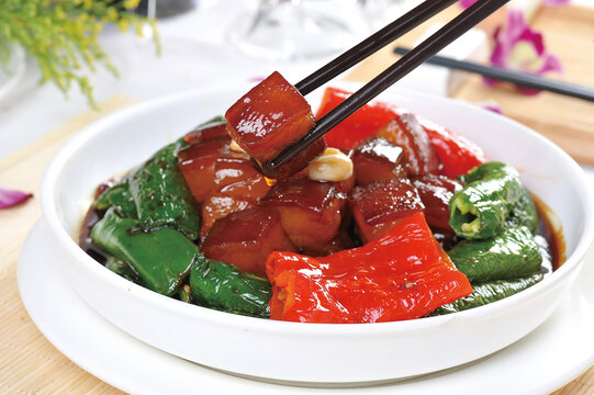 虎皮尖椒红烧肉