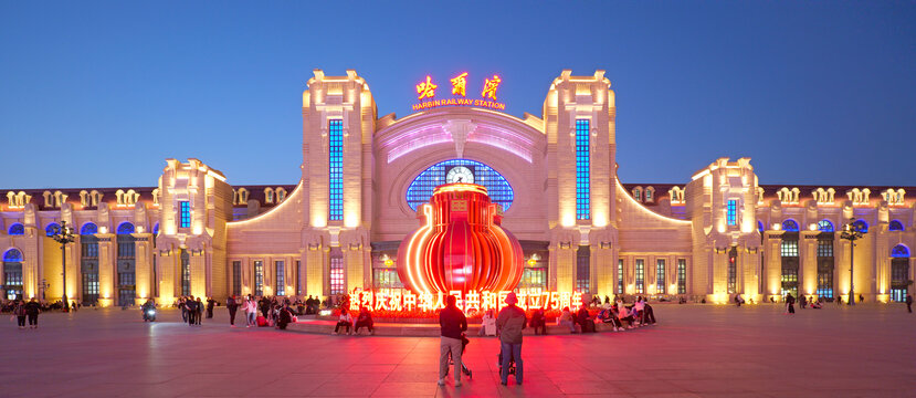 哈尔滨火车站夜景