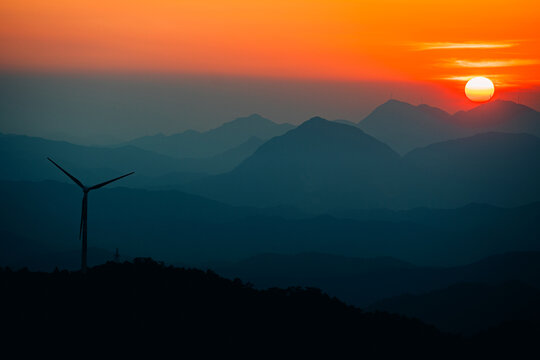 罗定风车山日落夕阳