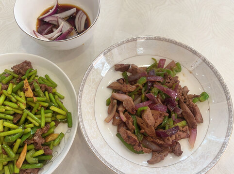 鸡肝炒辣椒家庭小菜美食