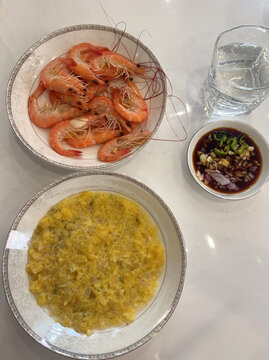 家庭自制美食白灼虾玉米饭拍摄