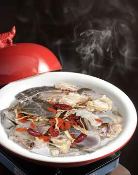 甲鱼鸡煲