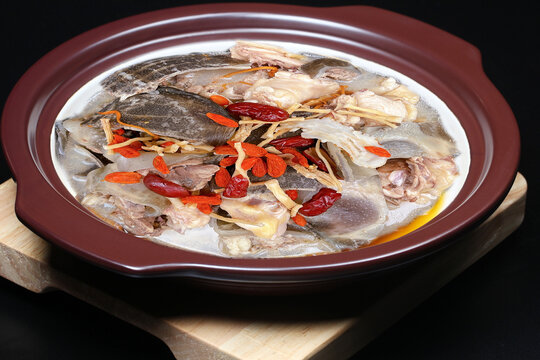 滋补甲鱼鸡煲