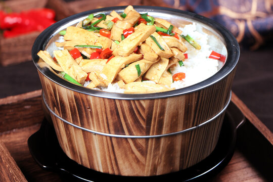 小炒香干木桶饭