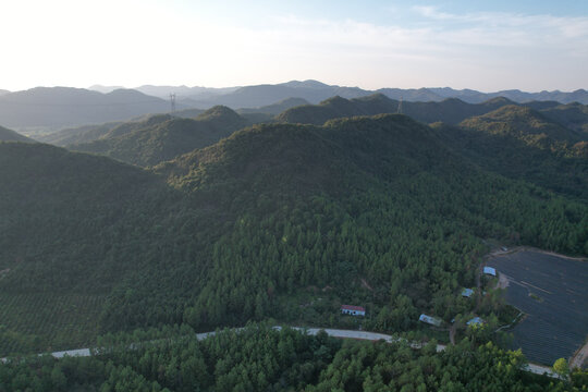 连绵起伏的群山