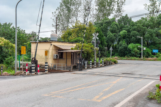 火车路道口