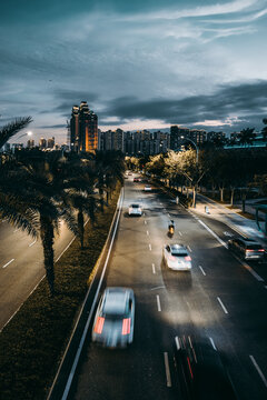 夜晚车流
