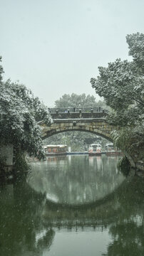 下雪天的古桥