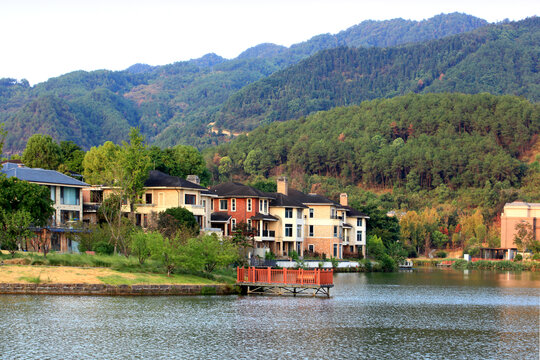 湖景别墅