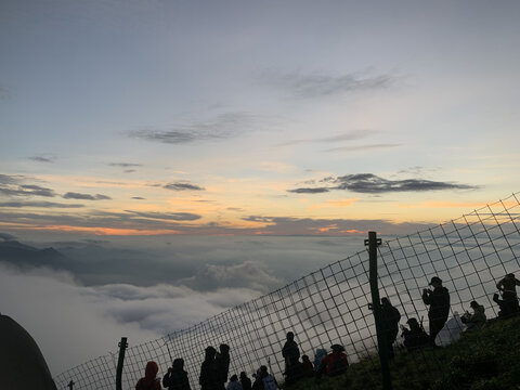 云海日出武功山登山照