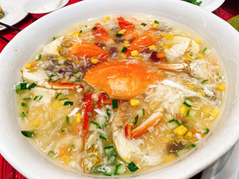 螃蟹玉米鸡蛋豆腐汤