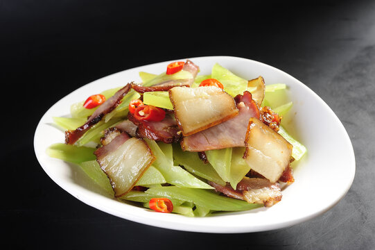 腊肉炒莴笋片