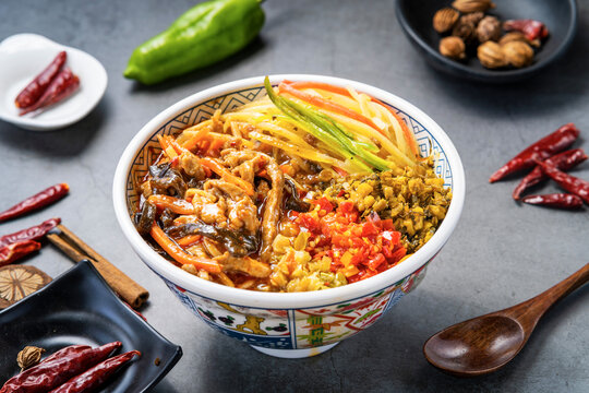 鱼香肉丝拌饭