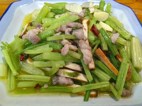 芹菜香干炒肉丝