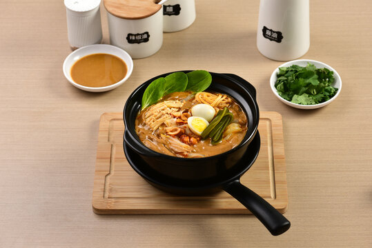 麻酱砂锅土豆粉