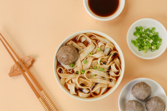 牛丸河粉