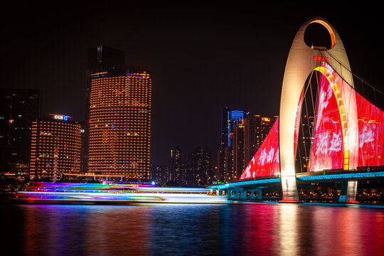 猎德大桥与游船夜景