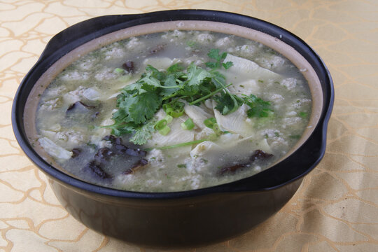 香菜丸子炖豆筋