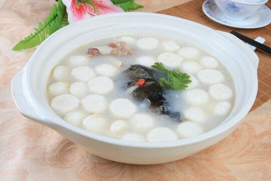 鱼头炖鱼丸