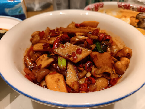 酸萝卜炒肥肠