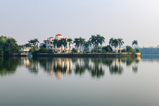 湖景别墅