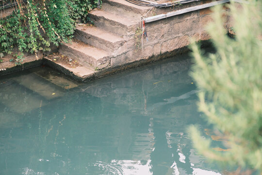 平江路水旁