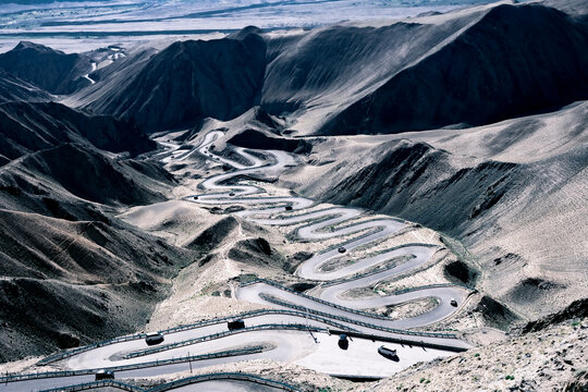新疆盘山公路