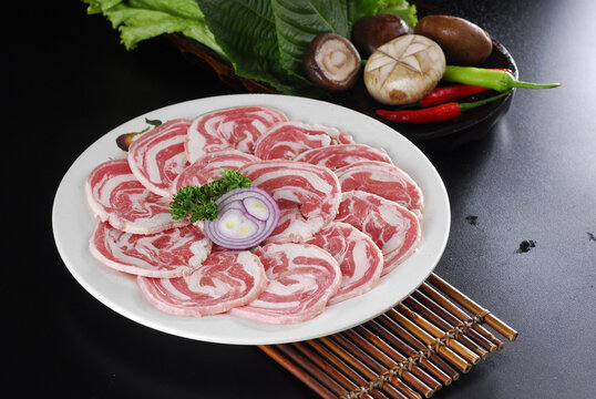 烤羔羊肉