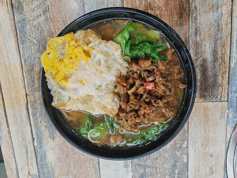 酸菜肉丝鸡蛋面