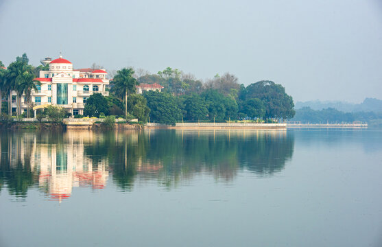 湖景别墅