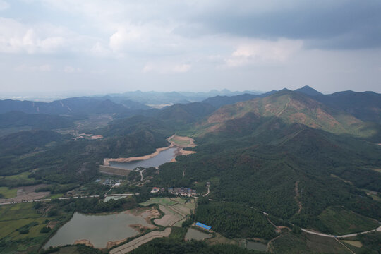 秋景大山蓝天白云