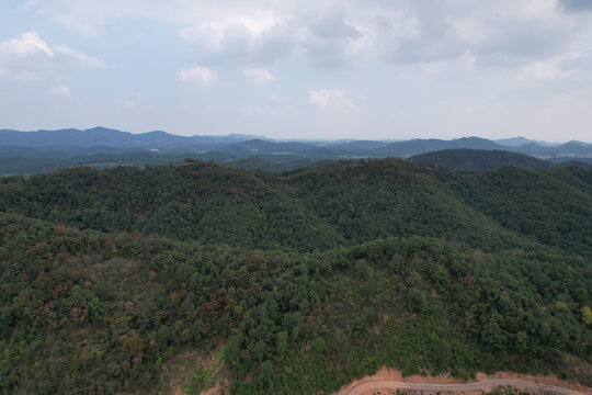 大山秋景蓝天